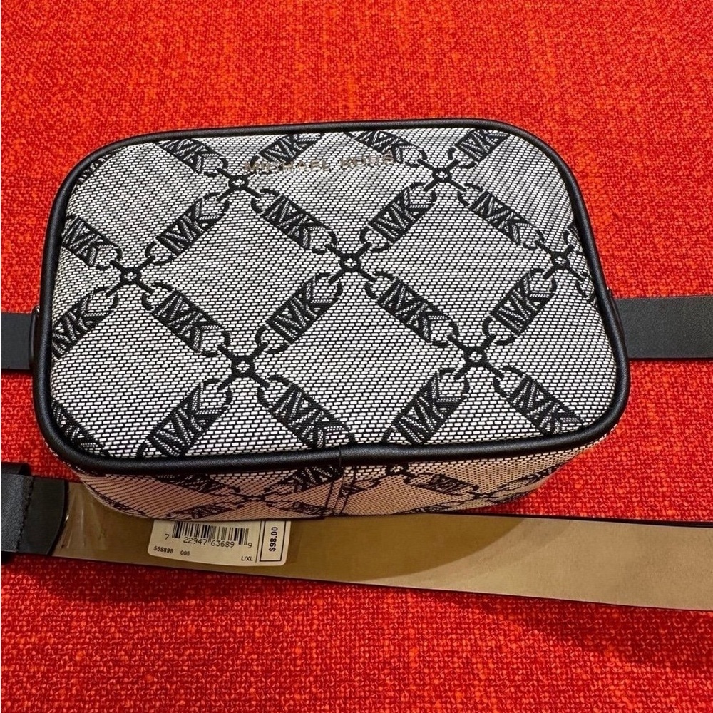 ❤️❤️❤️NEW Michael Kors Mini Belt Bag ❤️❤️❤️ - Picture 4 of 15